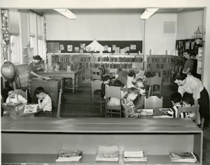 Hasley Elementary School Ca. 1950 gremsdoolittlelibrary.blogspot.com.au/2012_04_01_archive.html 